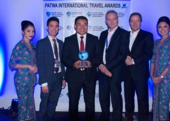 Receiving the award at ITB Berlin was Malaysia Airlines’ Group Chief Operations Officer, Ahmad Luqman B. Mohd Azmi (third from left)