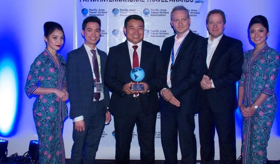 Receiving the award at ITB Berlin was Malaysia Airlines’ Group Chief Operations Officer, Ahmad Luqman B. Mohd Azmi (third from left)