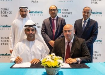 Back Row (From left to right): Abdulla Belhoul, Chief Commercial Officer - TECOM Group, H.E. CG Vipul, Consul General of India. Dr. Rangesh Paramesh, Chief Scientific Officer – Himalaya Global LTD Front Row (From left to right): Marwan Abdulaziz Janahi, Managing Director – Dubai Science Park, Neil Cabral, Executive Director- Himalaya Global LTD (Photo: AETOSWire).