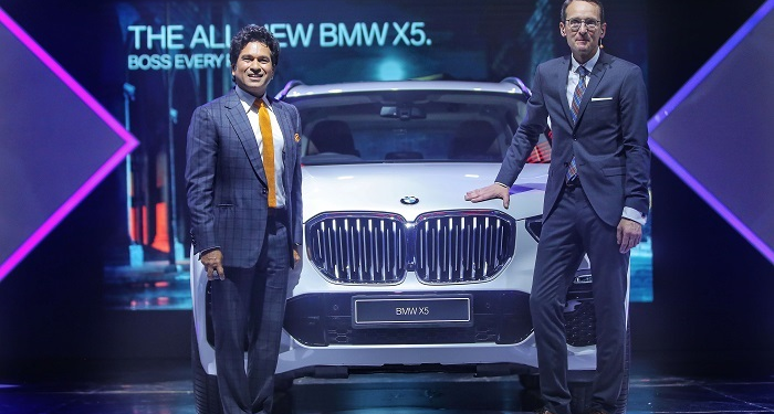 (R-L) Dr. Hans-Christian Baertels, President (act.), BMW Group India and Mr. Sachin Tendulkar with the all-new BMW X5