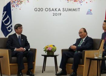ADB President Mr. Takehiko Nakao (left) with Viet Nam Prime Minister Mr. Nguyen Xuan Phuc (right) on the sidelines of the G20 Leaders’ Summit in Osaka.