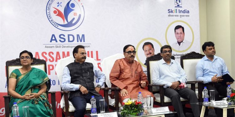 The Union Minister for Skill Development and Entrepreneurship, Dr. Mahendra Nath Pandey at a programme on Skill Development organised by ASDM, Government of Assam, at Guwahati on July 28, 2019. The Minister for Commerce and Industry, Transport, Parliamentary Affairs, Assam, Shri Chandra Mohan Patowary and other dignitaries are also seen.