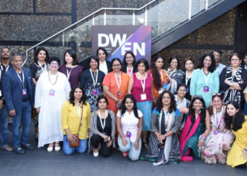 Sheenam Ohrie, VP, Dell Digital and APJ CIO Leader, Dell Technologies and Ritu Gupta, Director Marketing, Consumer and Small Business, India & ANZ, Dell Technologies along with women entrepreneurs attending the DWEN India Chapter Launch