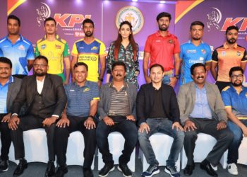 Players (Standing L-R) CM Gautam (Ballari Tuskers), Bharath Chipli (Bijapur Bulls), Amit Verma (Mysuru Warriors), Kannada actress and KPL Brand Ambassador Ms. Ragini Dwivedi, Mir Kaunain Abbas (Belagavi Panthers), Jonathan Rongsen (Bengaluru Blasters) and KB Pawan.
Team representatives (Sitting L-R) R Shailesh (Ballari Tuskers), Kiran Kattimani (Bijapur Bulls), Arjun Ranga (Mysuru Warriors), R Kumar (Shivamogga Lions), Ali Asfak Thara (Belagavi Panthers), Mohan Raju (Bengaluru Blasters) and Abhishek Jindal (Hubli Tigers)