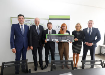 On 6 August 2019, a framework agreement between ÜSTRA and Daimler AG was concluded in Hannover in the presence of Alexander Kols, factory representative public transport Daimler Buses, Rüdiger Kappel, head of sales fleet Daimler Buses, Ulrich Baster, Head of Marketing, Sales and Costomer Services at Daimler Buses, Dr. Volkhardt Klöppner, Chairman of the ÜSTRA Board of Management, Denise Hain, Chairman at ÜSTRA of Sales and HR and Elke Maria van Zandel, Chairman at ÜSTRA of technique, IT and infrastructure.