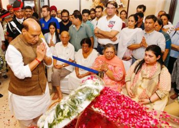 The Union Minister for Defence,  Rajnath Singh paying homage to the departed leader and former Union Minister, Shri Arun Jaitley, at his residence, in New Delhi on August 24, 2019.