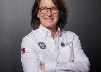 Ellen Lohr, Rennfahrerin und Markenbotschafterin von Mercedes-Benz Classic. Foto von der Retro Classics im März 2019 in Stuttgart 

Racing driver and Mercedes-Benz Classic brand ambassador Ellen Lohr. Photo of the Retro Classics in Stuttgart in March 2019.