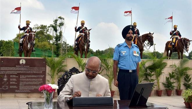 The President, Ram Nath Kovind signing the visitors’ book, at the National War Memorial, on the occasion of 73rd Independence Day, in New Delhi on August 15, 2019.