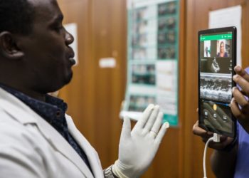 Philips Lumify with Reacts links specialists around the globe with physicians in Rwanda (Photo: Jacques Nkinzingabo)