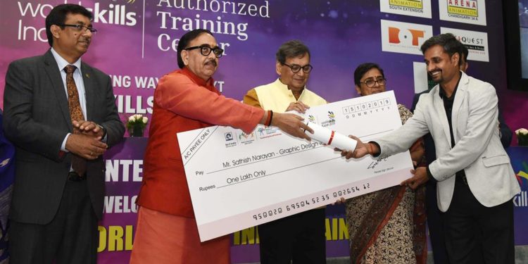 The Union Minister for Skill Development and Entrepreneurship, Dr. Mahendra Nath Pandey and other dignitaries at the launch of the Media & Entertainment Skills Council Authorized WorldSkills India Training Center (AWSITC), in New Delhi on October 15, 2019.