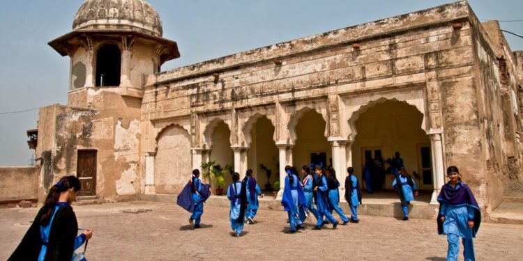 The project will help improve the quality, accessibility, and gender responsiveness of the secondary education system and infrastructure in the province of Sindh in Pakistan.