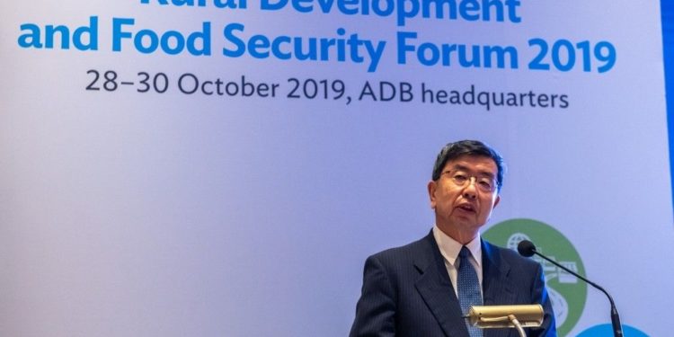 ADB President Mr. Takehiko Nakao speaking at the Rural Development and Food Security Forum 2019 at ADB headquarters on 28 October.