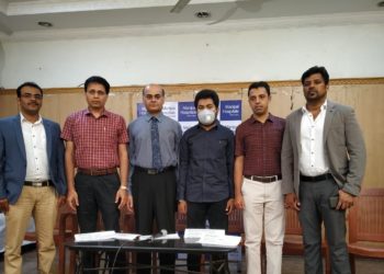 ( L – R) :  Dr. Davan, Consultant Cardiac Anesthesia, Dr. Murali Krishna, Consultant - Cardiothoracic Vascular Surgeon and Heart transplant ,Dr. Devananda, HOD & Consultant, Cardiothoracic Vascular Surgeon and Heart Transplant, 23 year old Arshad (patient), Dr. Lalchand Bandagi - Cardiothoracic Vascular Surgeon and Heart transplant and Dr. Pandian, Consultant Cardiac Anesthesia, team at Manipal Hospitals who gave a new lease of life