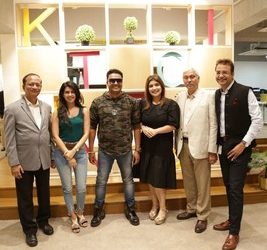 L-R: Subodh Mehta (Senior Vice-President and Head - Marketing and Sales, Godrej Interio B2C), Interior Designer Saniya Kantawala (Saniya Kantawala Designs), Chef Varun Inamdar, Chef Rakhee Vaswani, Anil Mathur (Chief Operating Officer, Godrej Interio) and Sujit Patil, VP and Head - Corporate Brand and Communications, Godrej Group