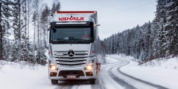 Bei Vähälä Logistics ist der neue Actros bei Temperaturen bis minus 40 Grad zuverlässig im Einsatz.Vähälä Logistics can rely on the new Actros, even as temperatures reach minus 40 degrees.