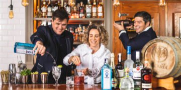 Bacardi employees go Back to the Bar to spark conversations about cocktails and culture. (Photo: Business Wire)