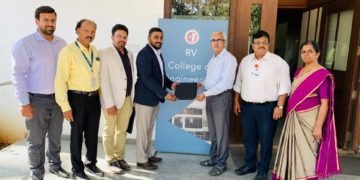 Dr. K. N. Subramanya, Principal, RVCE, Bengaluru, Dr. Shanmukha Nagaraj, Dean, Academics, RVCE, Bengaluru, Dr. B. Uma, Dean, Student Affairs, RVCE, Bengaluru, Dr. P. Ramakanth Kumar, HoD, Computer Science Department, RVCE, Bengaluru, Vijay Balaji Elango, Vice President, EMURGO, Raghu Ram, AGM, EMURGO and Rahul Oberoi, Manager, EMURGO.