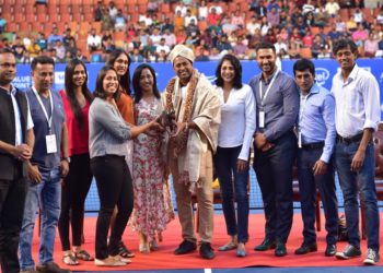 From left: Former Minister for IT&BT and Tourism and Chairman of organizing committee Mr. Priyank Kharge, Hockey Olympian Jude Felix, swimmers Reshma and Nisha Millet, athletes Pramila Aiyappa, Ashwini Nachappa, Leander Paes, Reeth Abraham, Hockey internationals Raghunath Vakkliga, Arjun Halappa and Davis Cupper Prahlad Srinath.