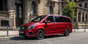 Die neue Mercedes-Benz V-Klasse - Exterieur;Kraftstoffverbrauch kombiniert: 6,6-6,5 l/100 km; CO2-Emissionen kombiniert: 174-171 g/km*The new Mercedes-Benz V-Class – Exterior;combined fuel consumption: 6.6-6.5 l/100 km; combined CO2 emissions: 174-171 g/km*