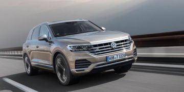 Touareg V8 TDITouareg V8 TDI fuel consumption in l/100 km (NEDC): 8,5 (urban), 6,7 (extra-urban), 7,4 (combined); CO2-Emission in g/km: 195 (combined); efficiency class: B.