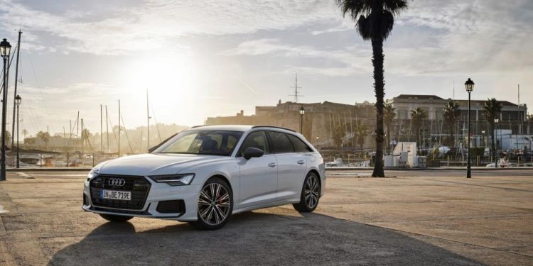 Audi A6 Avant 55 TFSI e quattro Combined fuel consumption in l/100 km: 2.1–1.9; Combined electric power consumption in kWh/100 km: 18.1–17.6; Combined CO2 emissions in g/km: 48–44. Fuel consumption, CO2 emission figures and efficiency classes given in ranges depend on the tires/wheels used 
Audi A6 Avant 55 TFSI e quattro