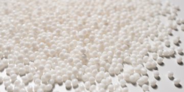 BASF und Red Avenue New Materials Group kooperieren bei Produktion von zertifiziert kompostierbarem Copolyester (PBAT) in China
Das BASF-Biopolymer ecoflex® wurde 1998 auf den Markt gebracht und ist gemäß DIN EN 13432 und ASTM D6400 als kompostierbar zertifiziert. Als Blend mit anderen nachwachsenden Rohstoffen wird es zu ecovio® kompoundiert, dem zertifiziert kompostierbaren Biopolymer der BASF.BASF and Red Avenue New Materials Group collaborate to produce certified compostable co-polyester (PBAT) in China
The BASF biopolymer ecoflex® was introduced into the market in 1998 and is certified compostable in accordance with DIN EN 13432 and ASTM D6400. It is used as a blend with other renewable raw materials to compound ecovio®, BASF’s certified compostable biopolymer.
Photo: BASF 2020