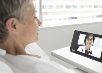 Lenovo ThinkSmart View uses Lenovo Virtual Rounding solution (Photo: Business Wire)