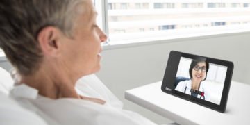 Lenovo ThinkSmart View uses Lenovo Virtual Rounding solution (Photo: Business Wire)