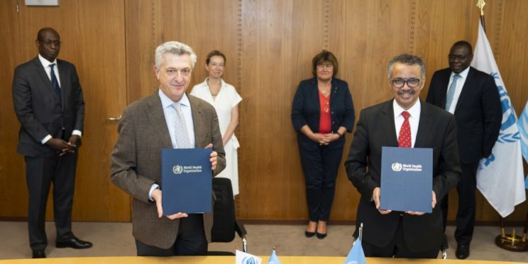 UN High Commissioner for Refugees Filippo Grandi and Director-General, World Health Organization, Dr. Tedros Adhanom Ghebreyesus sign a Memorandum of Understanding focused on the integration of refugees in national health preparedness and response plans globally.  © WHO/Christopher Black