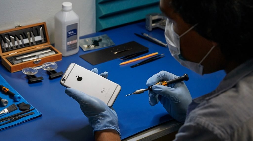 Apple’s Independent Repair Provider Program, which offers convenient options for out-of-warranty repairs for iPhone, adds more locations in the US and expands to Europe and Canada.