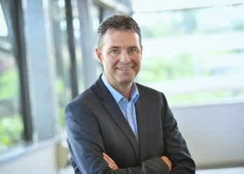 Bernd Mack ist neuer Leiter des Bereichs Customer Services  &  Parts Daimler Buses. 

Bernd Mack is the new Head of Customer Services  &  Parts Daimler Buses.