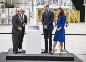 McLaren Composites Technology Centre Inauguration_01 From left to right: HRH Prince Salman bin Hamad Al Khalifa, CEO Mike Flewitt, TRH The Duke and Duchess of Cambridge
