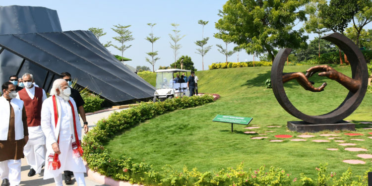 The Prime Minister, Shri Narendra Modi visiting Arogya Van, at Kevadia, in Gujarat on October 30, 2020.
	The Governor of Gujarat, Shri Acharya Devvrat and the Chief Minister of Gujarat, Shri Vijay Rupani are also seen.