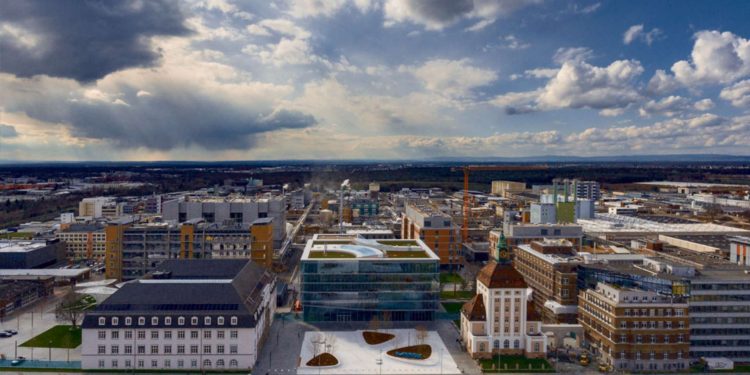 Merck campus from bird's eye perspective in Darmstadt, Germany.
View over Emanuel-Merck-Platz (square) to the Innovation Center in Darmstadt, Germany