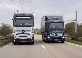 Daimler Truck erhält Straßenzulassung für Brennstoffzellen-Lkw 

Daimler Truck’s hydrogen-based fuel-cell truck receives license for road use