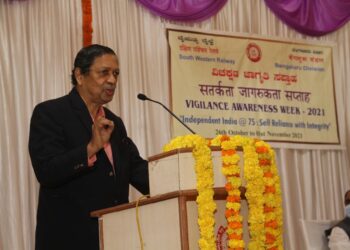 Santosh Hegde, Ex. Lokayukta, karnataka State addressing Staff and Officers of Bengaluru Division on 26.10.2021 on the occasion of observance of Vigilance Awareness Week