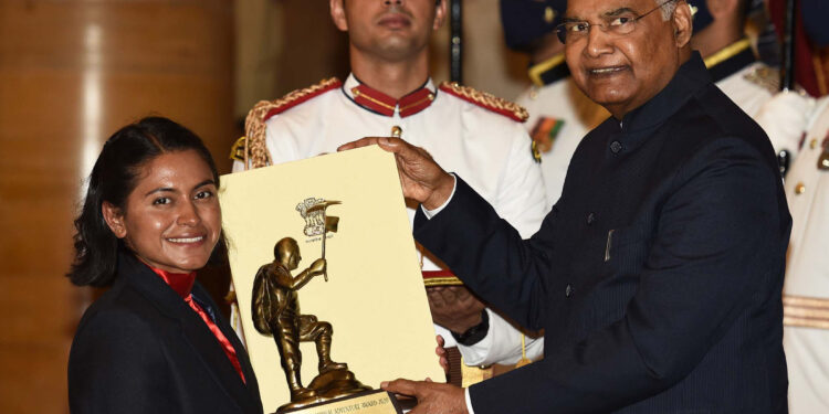 The President, Ram Nath Kovind presenting the Tenzing Norgay National Adventure Award, 2020 to Ms. Sheetal, in a glittering ceremony, at Rashtrapati Bhavan, in New Delhi on November 13, 2021.