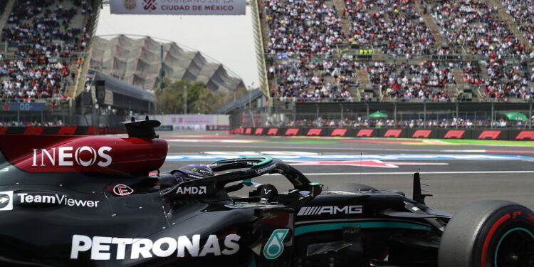 Formel 1 - Mercedes-AMG Petronas Motorsport, Großer Preis von Mexiko-Stadt 2021. Lewis Hamilton 

Formula One - Mercedes-AMG Petronas Motorsport, Mexico City GP 2021. Lewis Hamilton