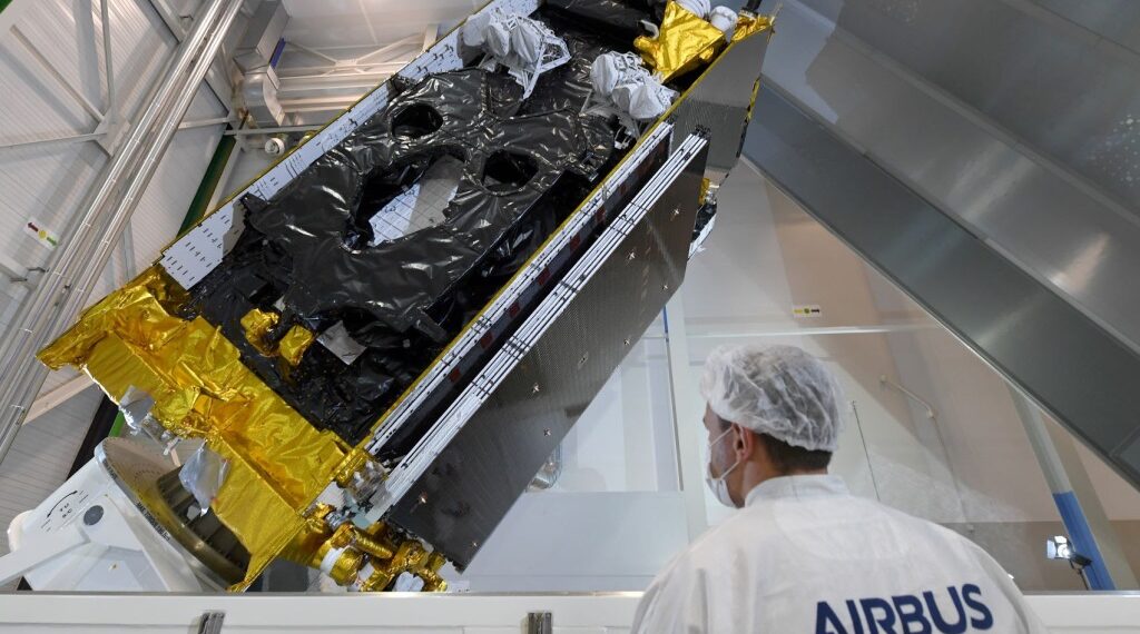Inmarsat-6 F1-Packing / Mise en container d’Inmarsat-6 F1 /
Inmarsat-6 F1 Transport / Puesta en contenedor de transporte de Inmarsat-6 F1
- Copyright Airbus-PIGEYRE -