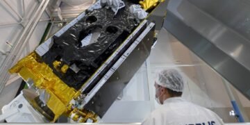 Inmarsat-6 F1-Packing / Mise en container d’Inmarsat-6 F1 /
Inmarsat-6 F1 Transport / Puesta en contenedor de transporte de Inmarsat-6 F1
- Copyright Airbus-PIGEYRE -