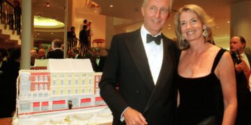 Galen Weston and his wife Hilary at the opening of the new Brown Thomas Store in Grafton Street in Dublin. Hilary is a former irish model and is the richest irish born person in the world. 27/2/1995. Photo: RollingNews.ie