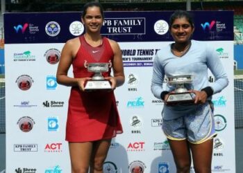 Pranjala Yadlapalli (right) and Sowjanya Bhavisetti with their trophies