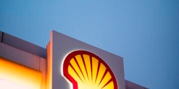 Shell pecten logo on refueling station