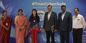 Ms. Pragya Misra, Director of Public Affairs at Truecaller India with other important dignitaries from Cyber Peace Foundation, BMS College at the TrueCyberSafe training in Bengaluru