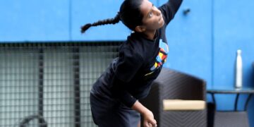 Karnataka’s Ahida Singh serves to her Tamil Nadu opponent Madhumitha Ramesh in the opening round of the Karnataka AITA Super Series U-16 at KSLTA here on Monday.