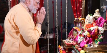 PM participates in Ganesh Chaturthi celebrations at the residence of the Union Minister for Commerce & Industry, Consumer Affairs, Food & Public Distribution and Textiles, Shri Piyush Goyal, in New Delhi on August 31, 2022.