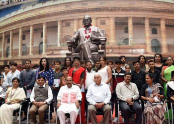 The Union Minister for Social Justice and Empowerment, Dr. Virendra Kumar and the Union Minister for Health & Family Welfare, Chemicals and Fertilizers, Shri Mansukh Mandaviya at the signing of Memorandum of understanding (MoU) between the Department of Social Justice and Empowerment and the Department of Health and Family Welfare on Composite health package for Transgender Persons, in New Delhi on August 24, 2022.