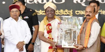 The President, Smt. Droupadi Murmu at the inauguration of the Mysuru Dasara Festival at Chamundi Hills, in Mysuru on September 26, 2022.