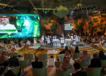 A plenary session at FII6