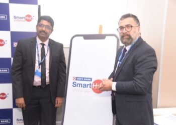 (Left) Mr N Premanand, Senior Vice President, Retail Branch Banking, HDFC Bank and (Right) Mr.Ganesh Devarajan, Senior Vice President, Retail Branch Banking, HDFC Bank launch SmartHub Vyapar, a one-stop merchant solution app for all banking and business solutions, in Bengaluru.